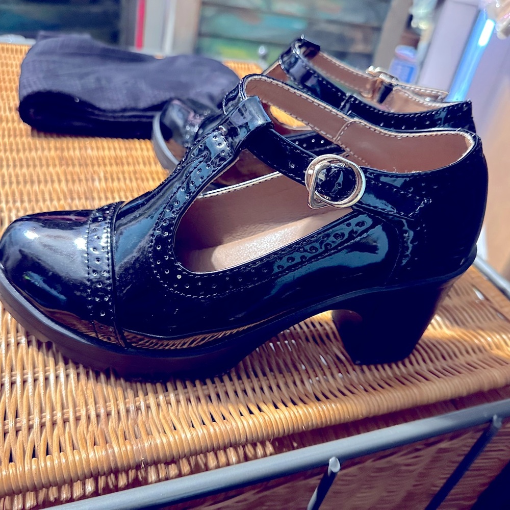 Patton, leather, Mary Jane, style wing, tip platform heels, low heels